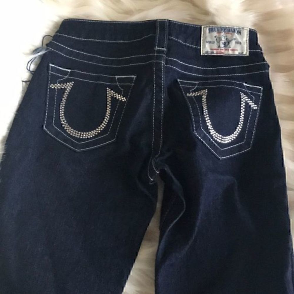 TRUE RELIGION GORGEOUS JEANS SWAROVSKI CRYSTAL‎ LOGO - Picture 6 of 8
